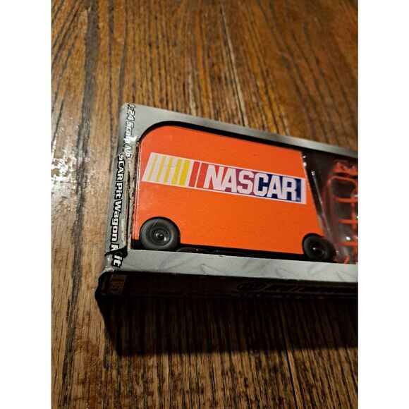 Vintage Team Caliber Motorworks 1:24 Scale NASCAR Pit Wagon Set 42745 in Box - Picture 2 of 4